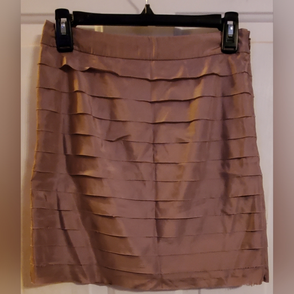 Beautiful Anne Taylors Loft women's tiered layer satin skirt, size 0P